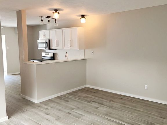 3rd image of 2627 Douglas Ave APT 121