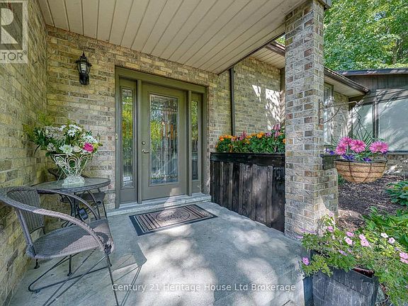 3rd image of 248 Vansittart Ave