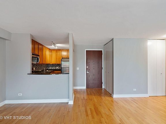 4th image of 350 W Belden Ave APT 518