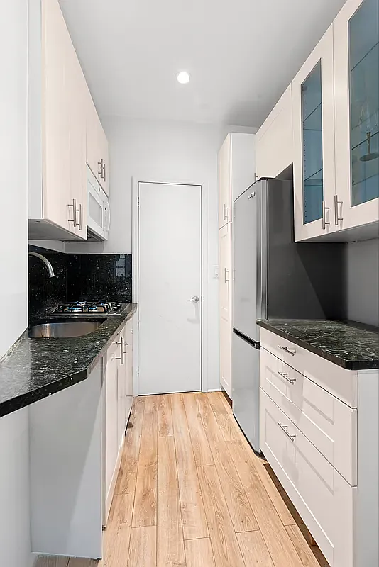 349 West Broadway — Photo 4