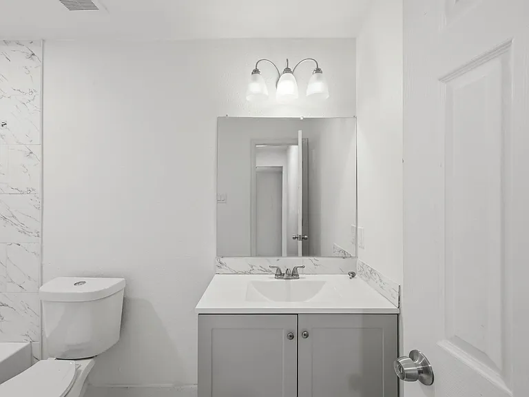 1501 Maiden Ln — Photo 17