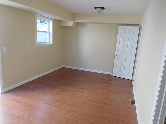 5th image of 79 Corona Ave