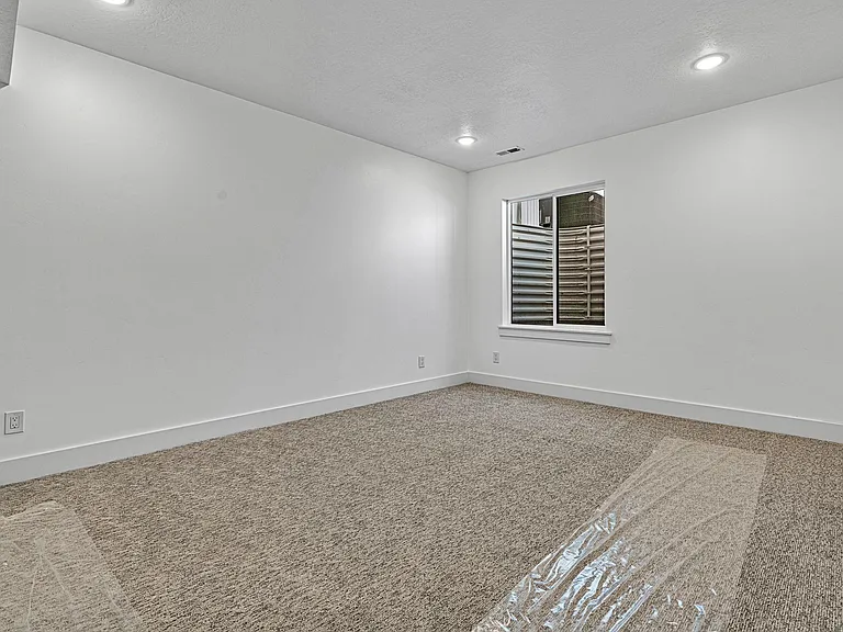 449 E Greenwood Ave — Photo 26