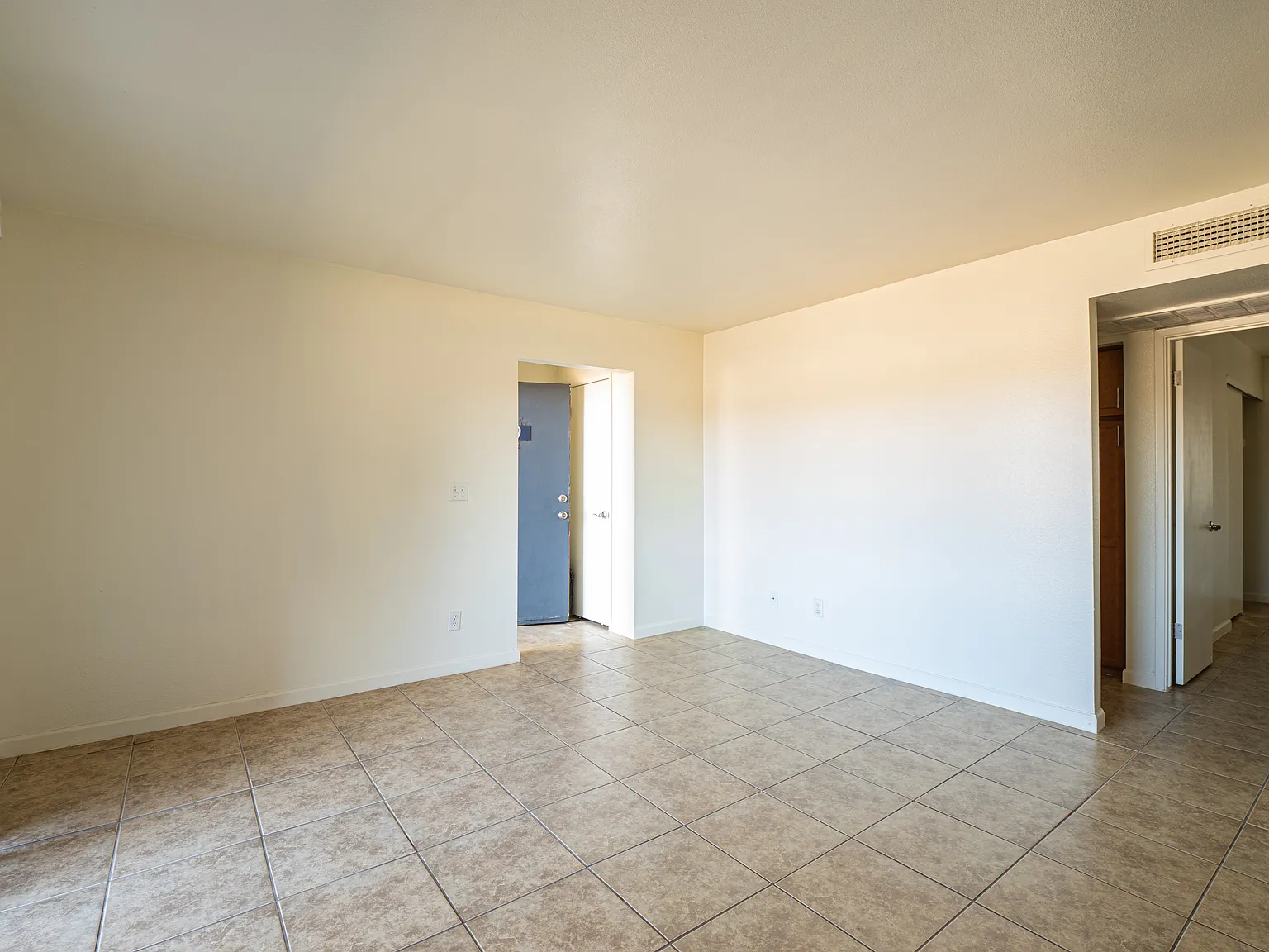 2 bed, 960 sqft, $1,250 — Photo 2