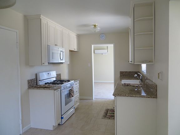 5th image of 1424 Claudia Dr