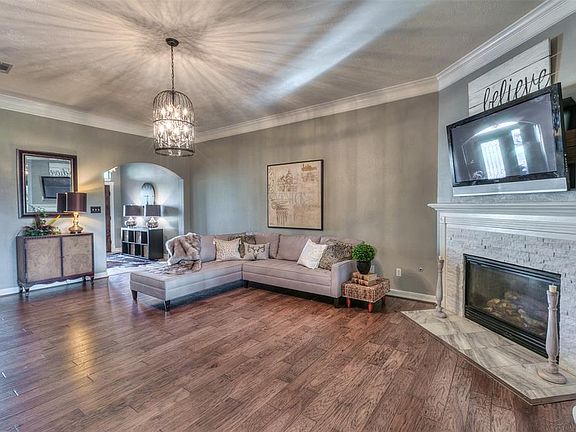 5th image of 31 Wyndemere Dr