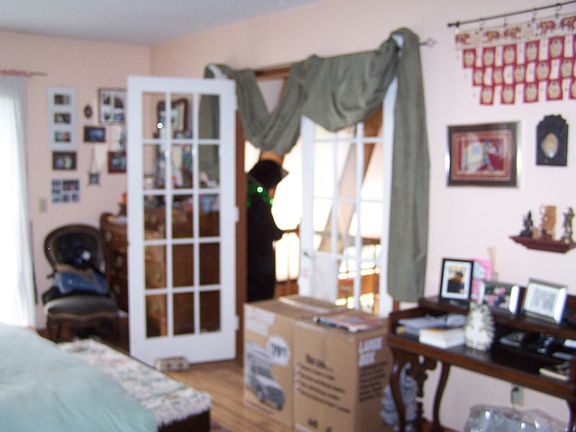 5th image of 877 Upper Sherman Ave