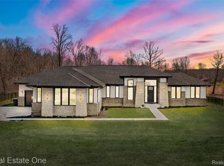 73404 Castle Ct, Armada, MI 48005