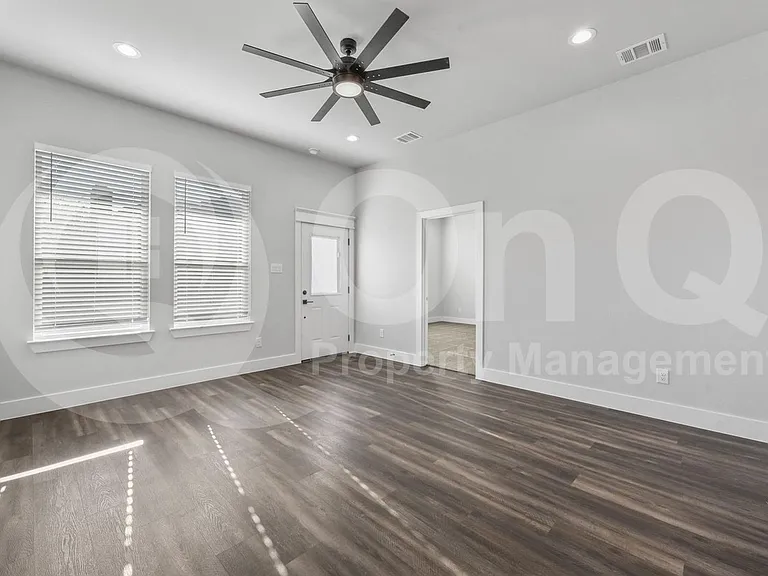 4207 Scarsdale Ln — Photo 10