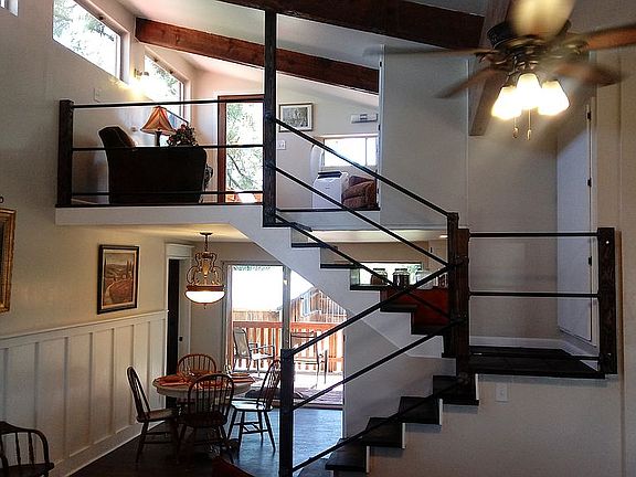 15 ft vaulted ceilings