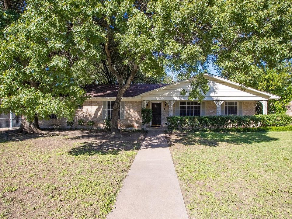 Shady, tree-lined home in quiet, established Kimball Estates