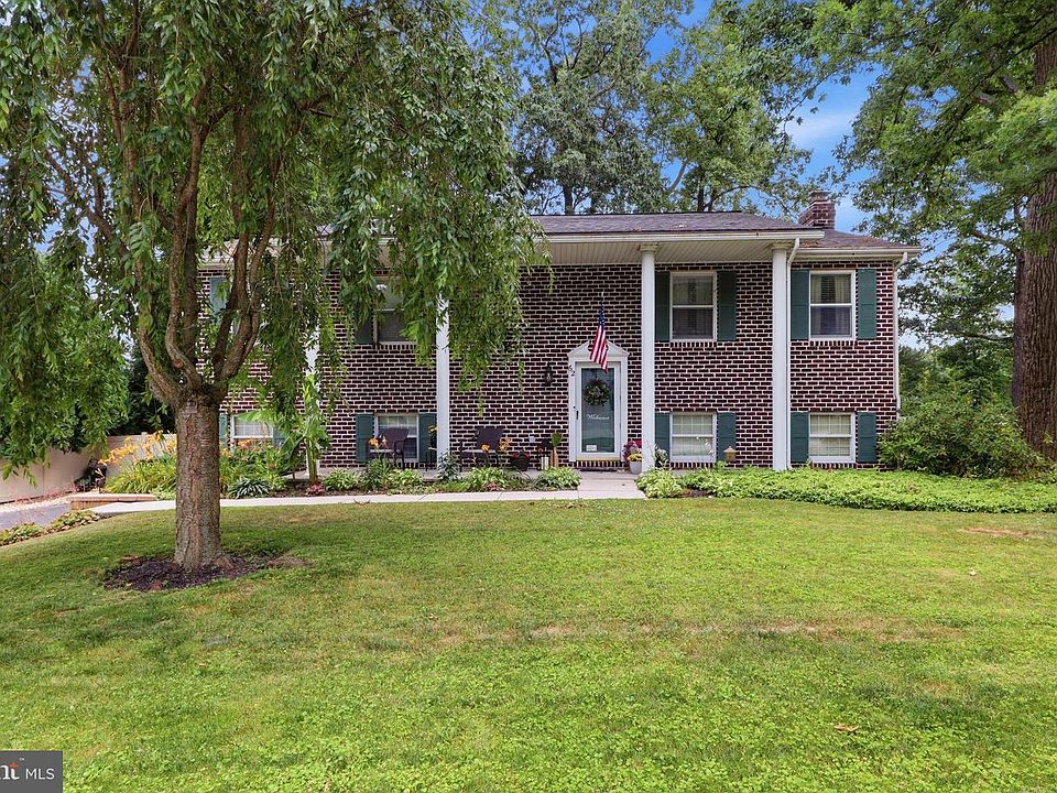 1st image of 62 Laurel Dr