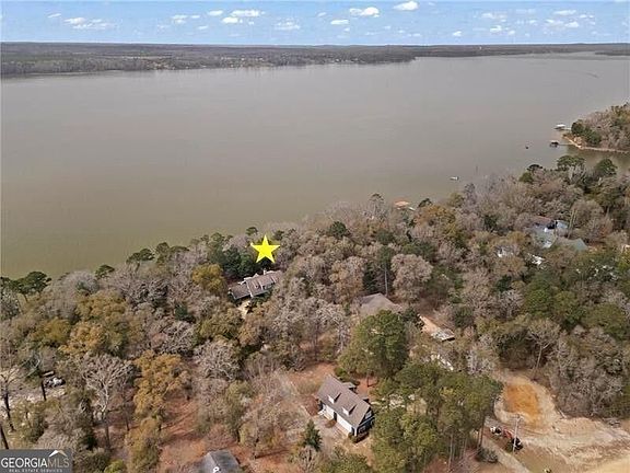 2nd image of 12 Rosalyn Rd