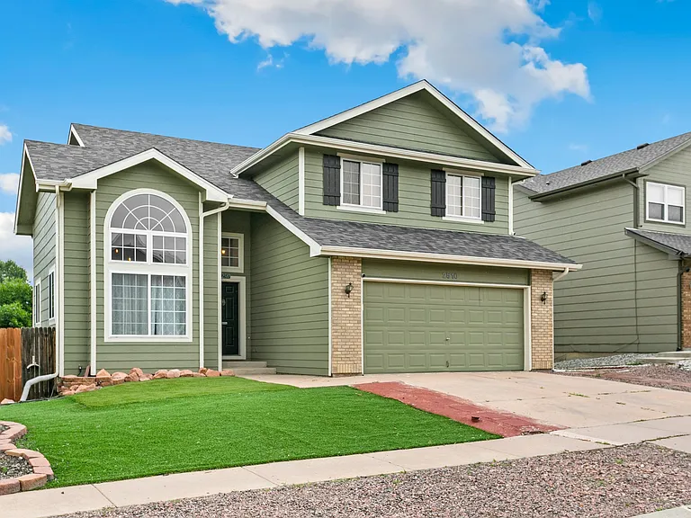 2510 Brenton Dr — Photo 2