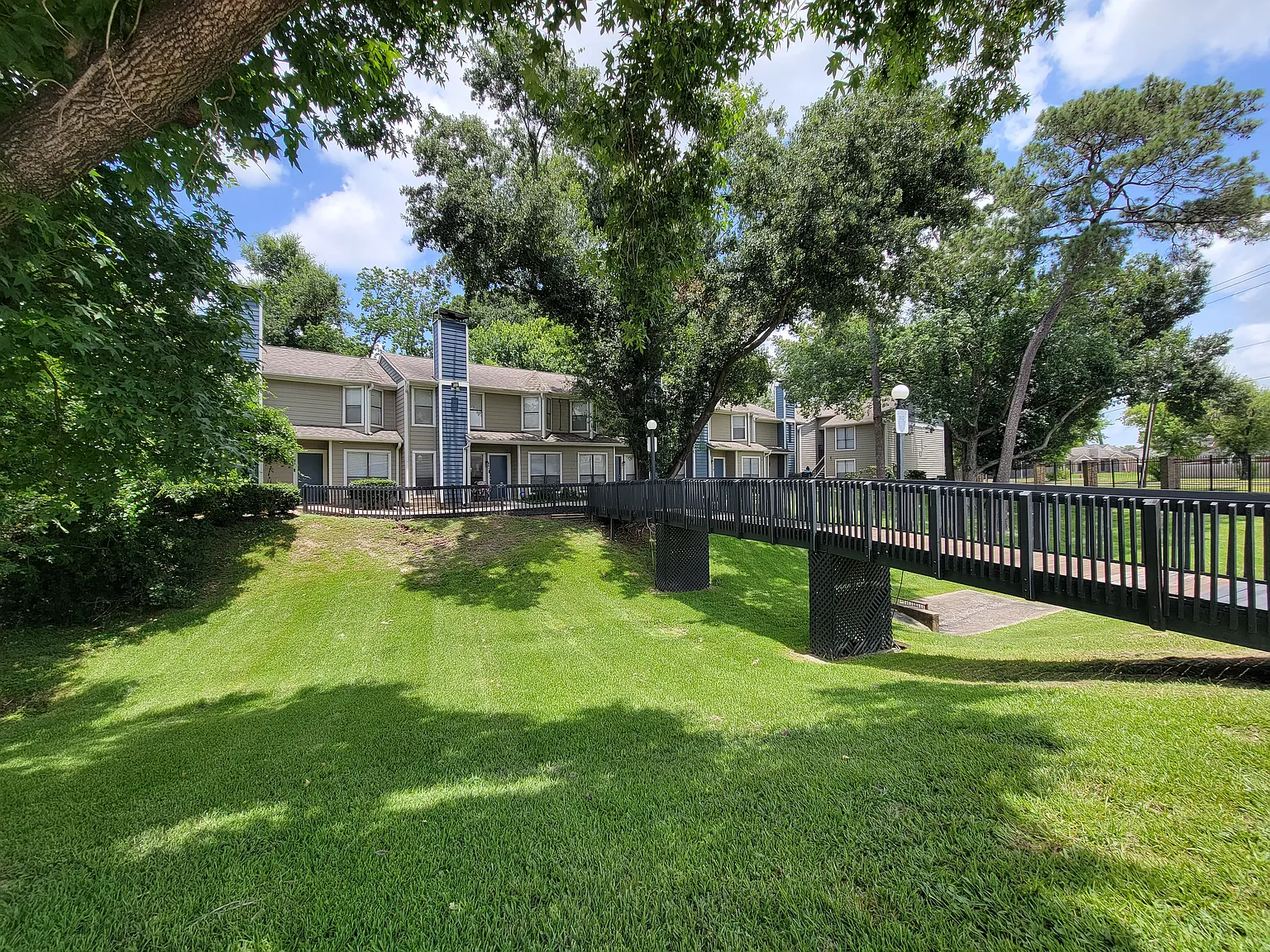 Riverwalk Apartments — Photo 4
