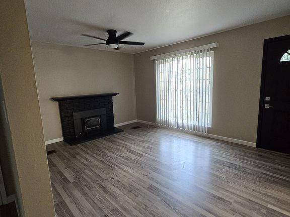 2nd image of 521 Carol St