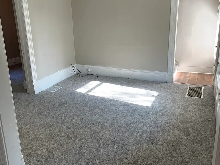 540 Livingston Ave NE — Photo 16