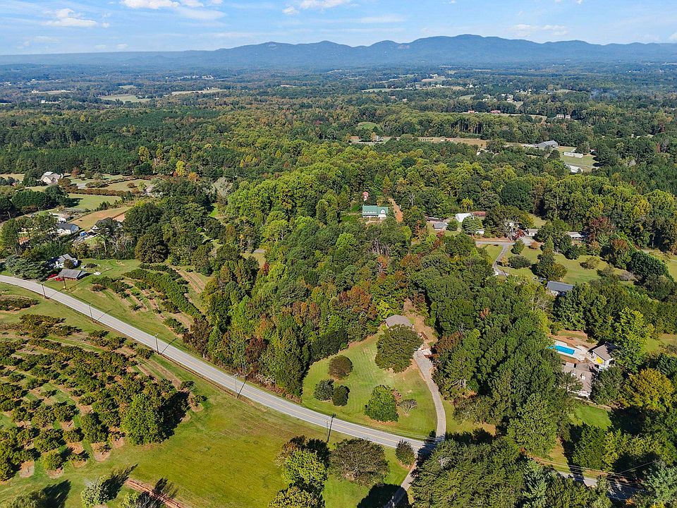 1st image of 2 Honeysuckle Rd