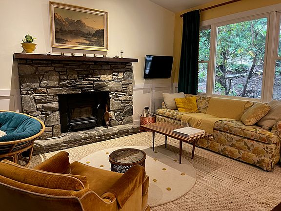 3rd image of 127 Riverview Dr APT 6