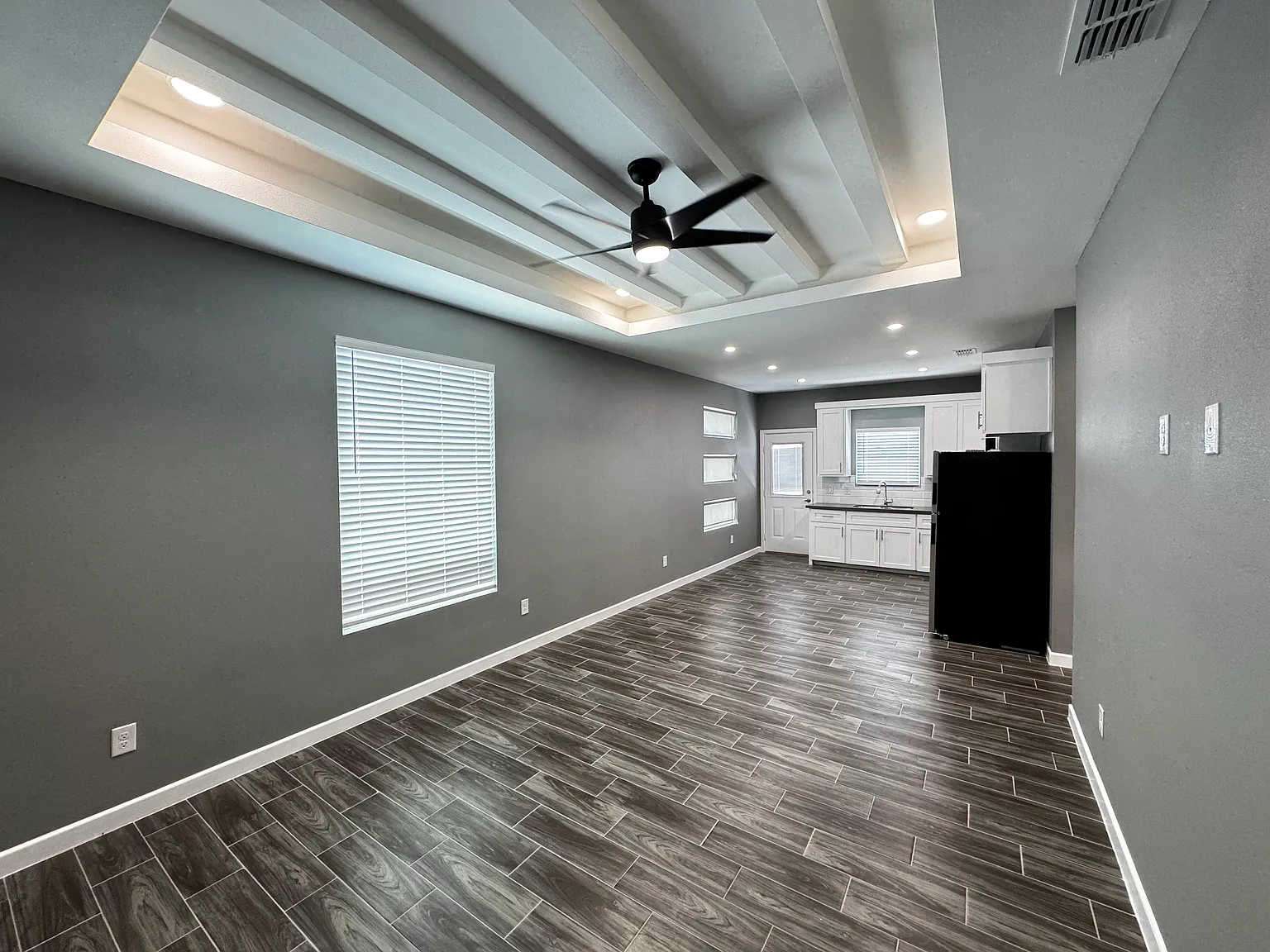 3 bed, 1092 sqft, $1,350 — Photo 2