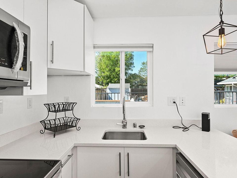 1st image of 34 Phylis Dr