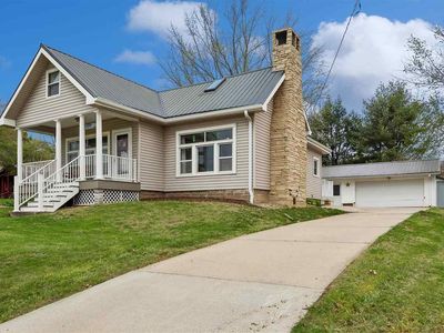 281 Saint Marys St, Riverside, IA, 52327