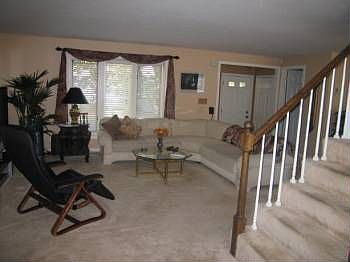 4th image of 157 Copperwood Dr