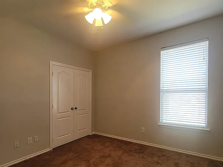 806 Bens Dr — Photo 12