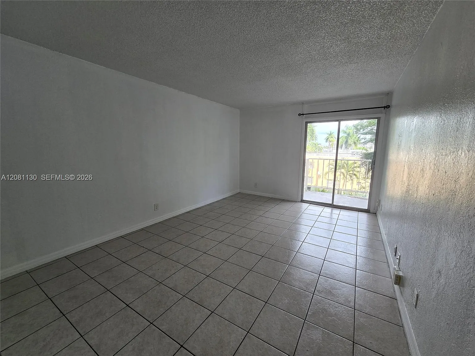 Yolanda Villas Condo — Photo 1