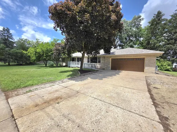 704 East Main STREET, Waterford, WI 53185