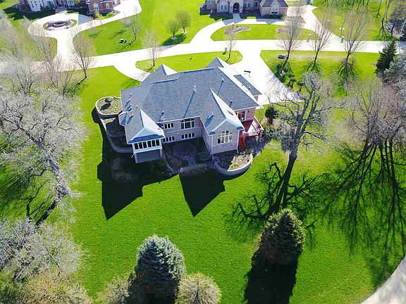 3rd image of 406 N Highland Dr