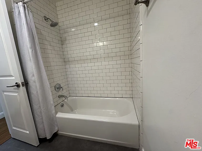 1601 Veteran Ave #101 — Photo 25