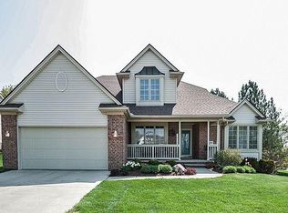 799 Woodhill Dr, Saline, MI 48176