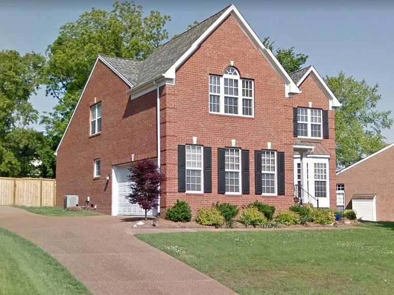 305 Sweetwater Ct — Photo 3