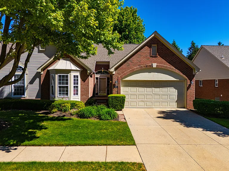 4421 Honeysuckle Dr — Photo 51