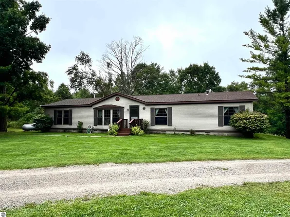 8818 French Rd, Alpena, MI 49707