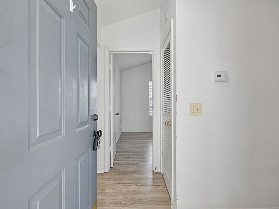 5th image of 1006 Valley Dr