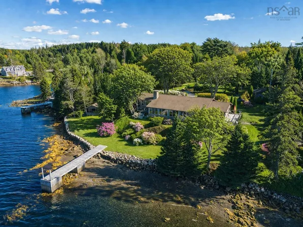 10680 Peggys Cove Rd, Glen Margaret, NS B3Z 3E6