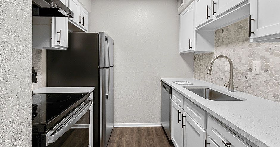 1st image of 4600 Paluxy Dr #1081
