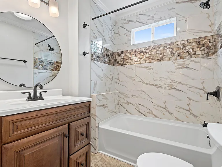 506 N Maple St — Photo 12