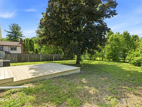4th image of 8669 Ripton Dr