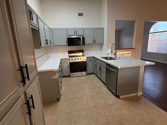 5th image of 29957 Oakbridge Dr