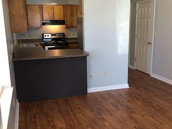 4th image of 815 W Brevard St #2