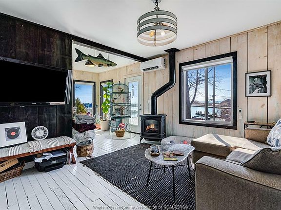 3rd image of 121 Park St