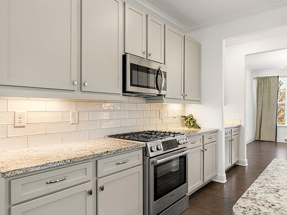 4th image of 9 Rocky Meadow Ct