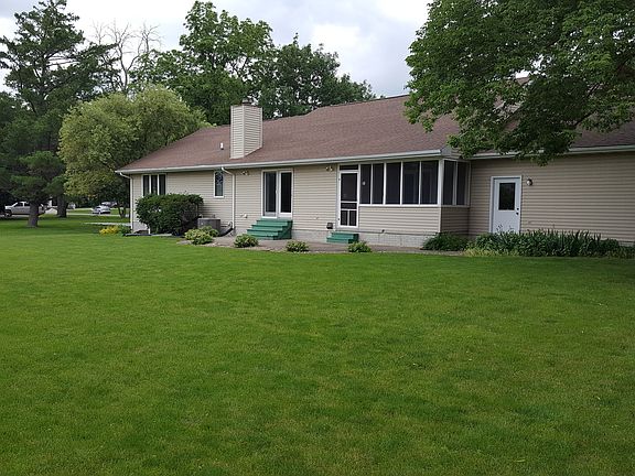 3rd image of 15 Carter Dr