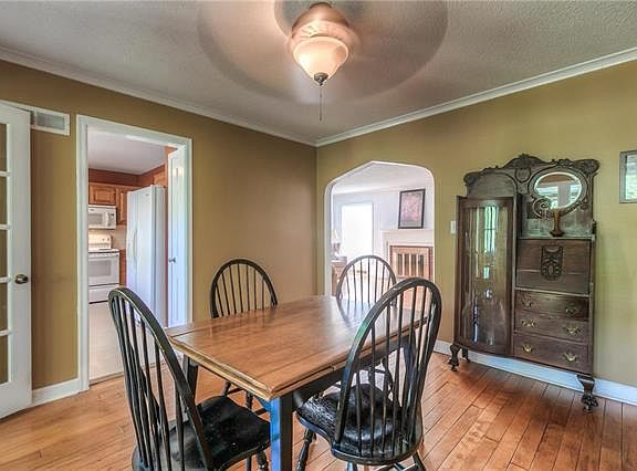 3rd image of 8812 Minnehaha Ln