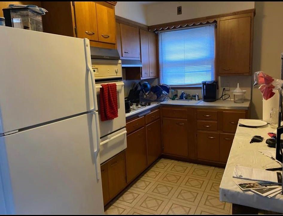 2nd image of 13 Clove Rd APT B
