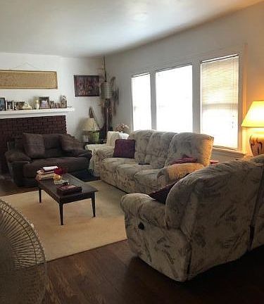 3rd image of 136 4th Ave