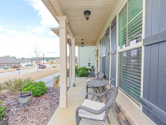 5th image of 414 Lakeview Way